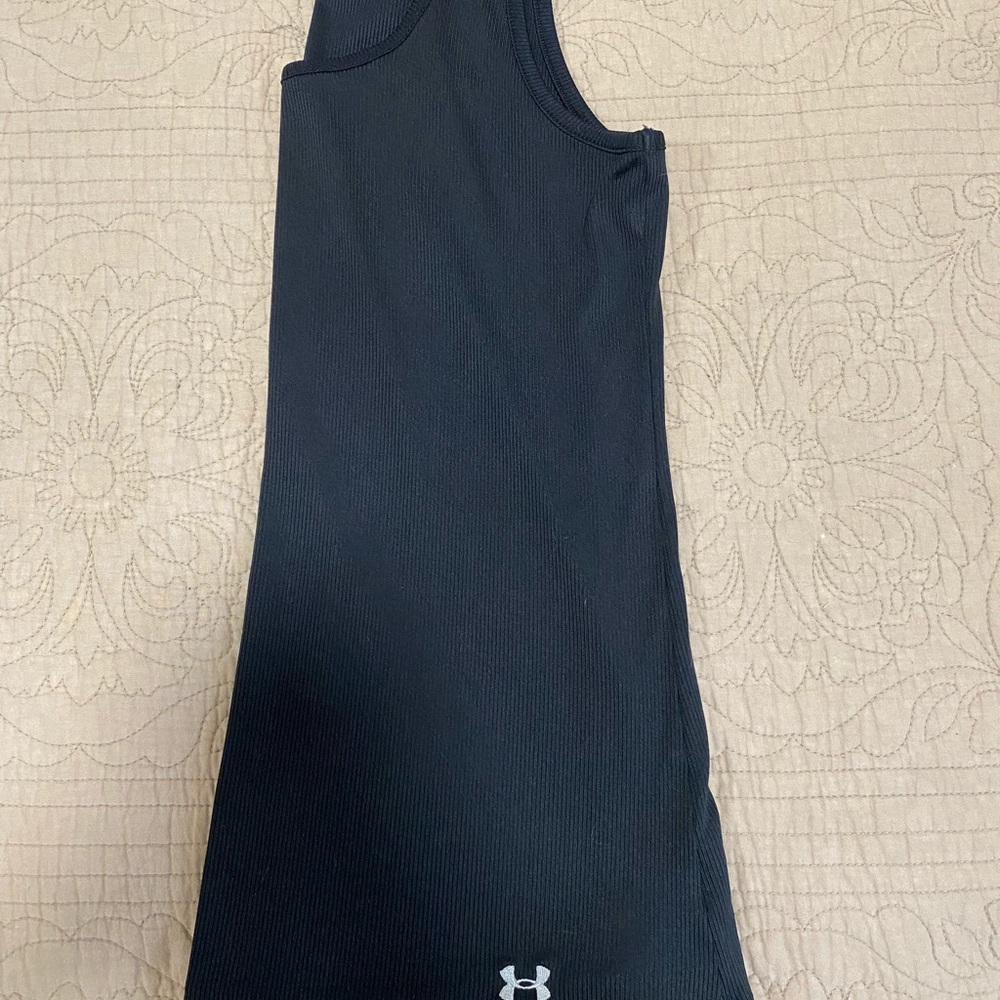 Under armor black tank top.